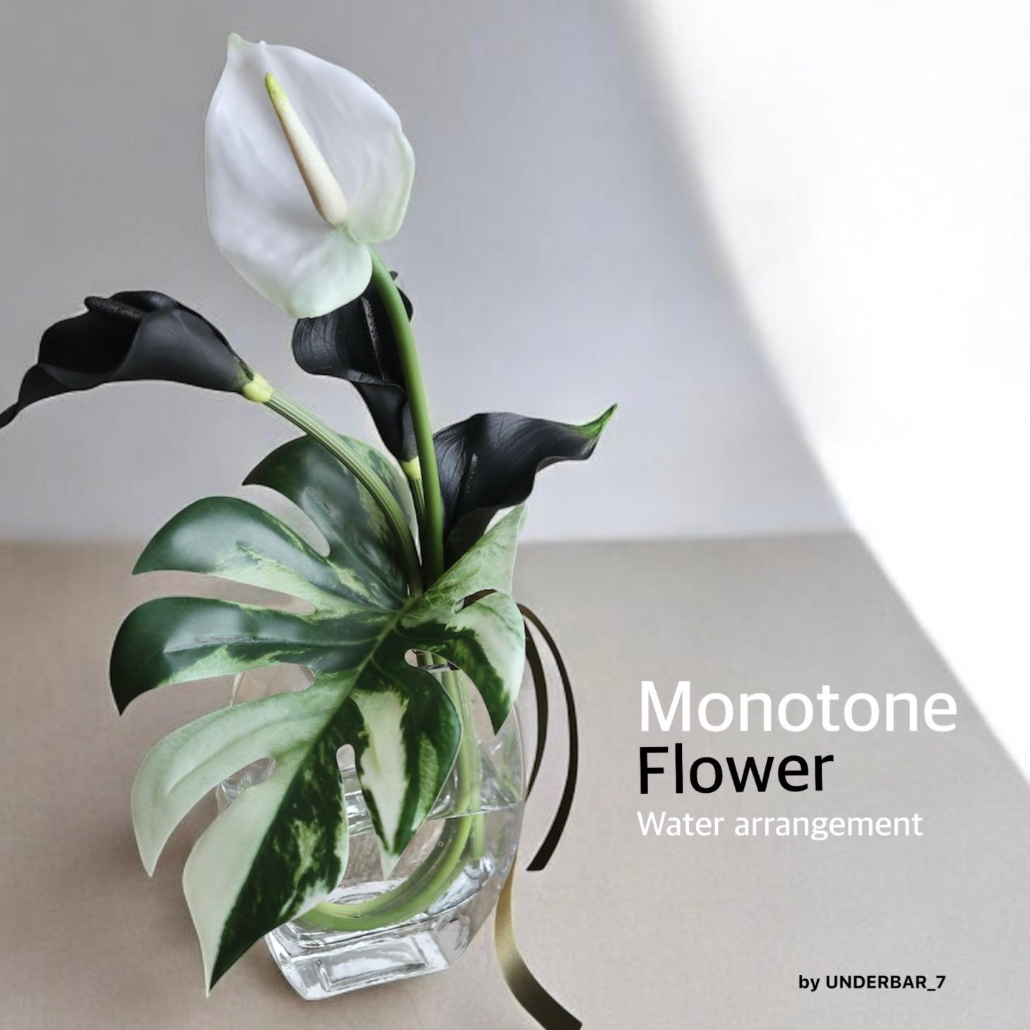 モノトーンフラワーのウォーターアレンジメント1枚目の画像